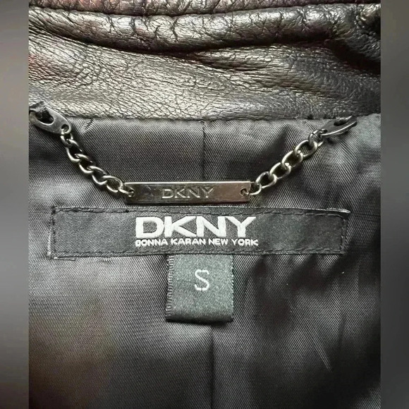 DKNY Donna Karan New York| ladies lambskin moto style leather jacket. Size: S - Picture 13 of 16